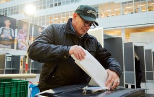 Новини світу - В Нідерландах почались дострокові парламентські вибори