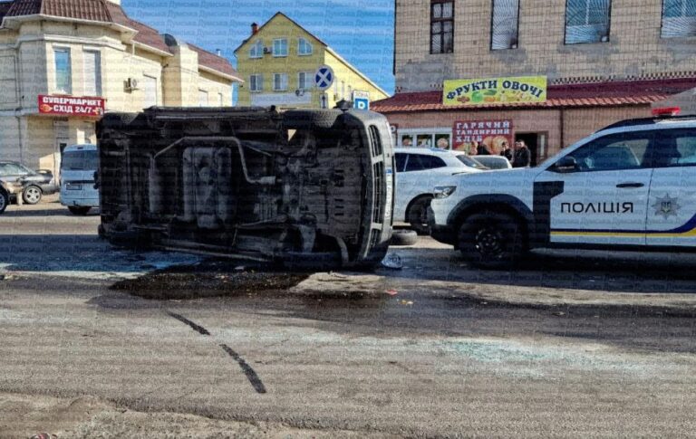 В Одесі натовп перекинув мікроавтобус ТЦК
