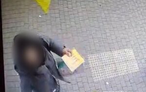 Новини України - В Одесі жінка отримала підозру за публічну наругу над прапором України