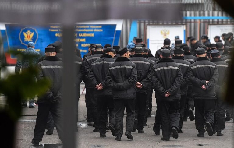 В Росії доходи в’язнів перевищують доходи вчителів – СЗР