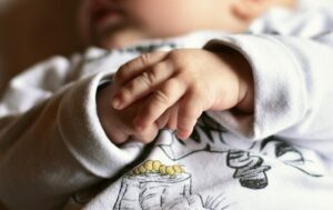 З окупації повернули молоду маму з немовлям