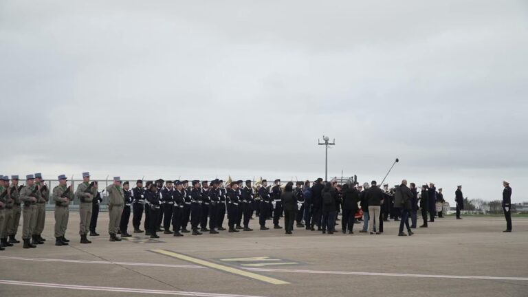 Офіційна церемонія зустрічі Володимира Зеленського з Емманюелем Макроном