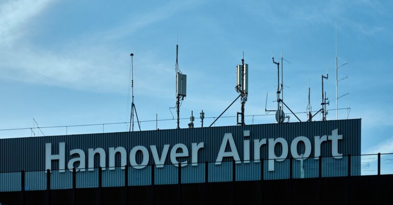 Дрони паралізують роботу трьох аеропортів у Німеччині