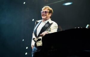 Елтон Джон розповів про погіршення зору та надію на науковий прорив