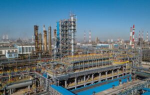 Газпром продасть найбільший нафтохімічний комплекс РФ компанії друга Путіна