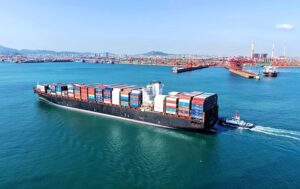 Китай зупинив на рік портові збори для суден США