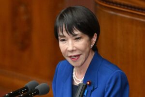 Новини світу - Китайський дипломат пригрозив відрізати голову премʼєрці Японії