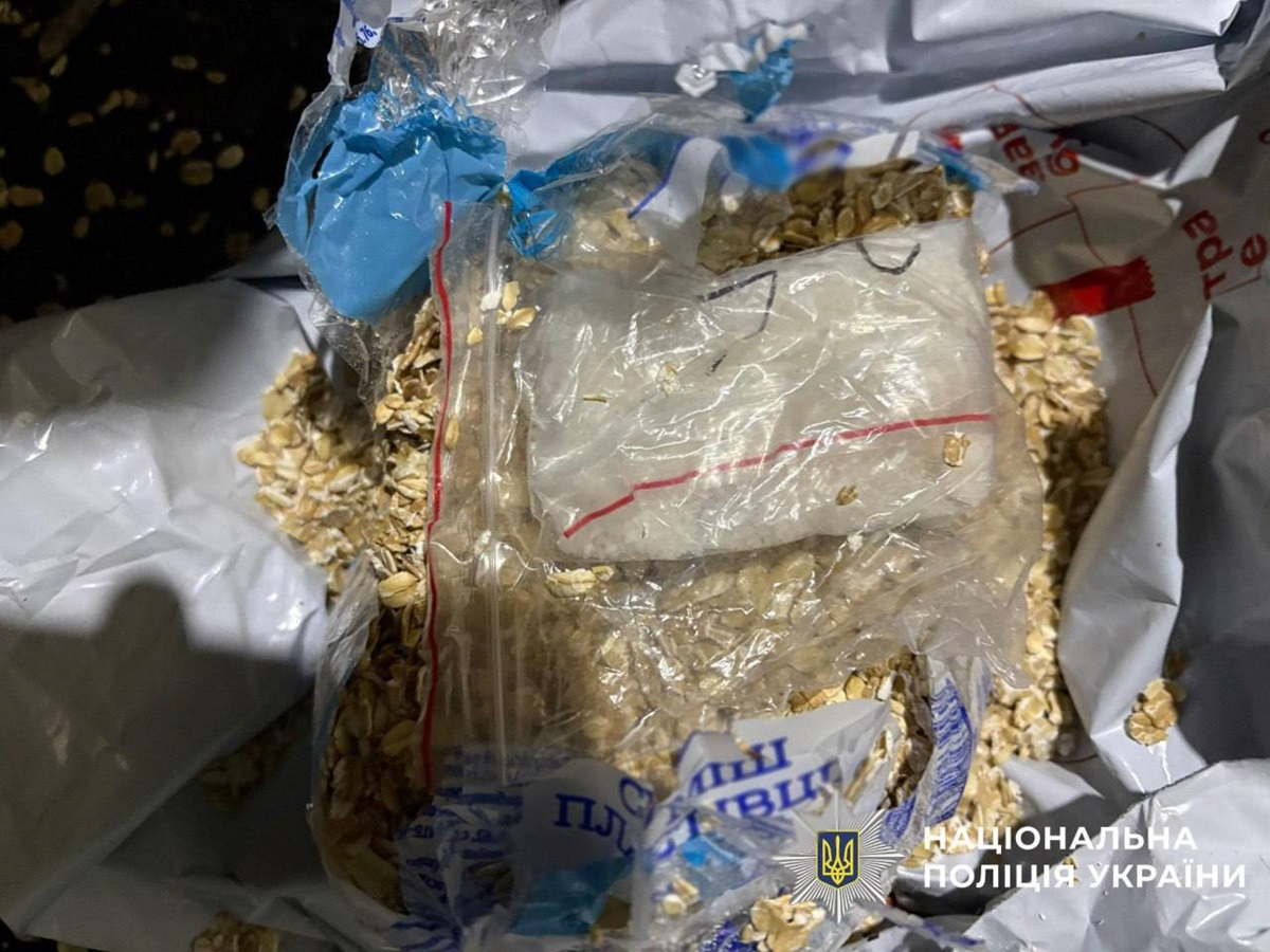 Новини Києва - Киянин продавав психотропи, ховаючи їх у вівсянку