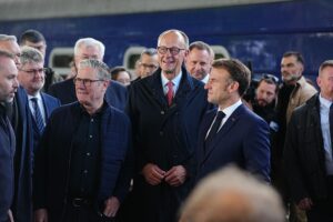 Новини світу - Лідери Німеччини, Франції та Британії зустрінуться у Берліні