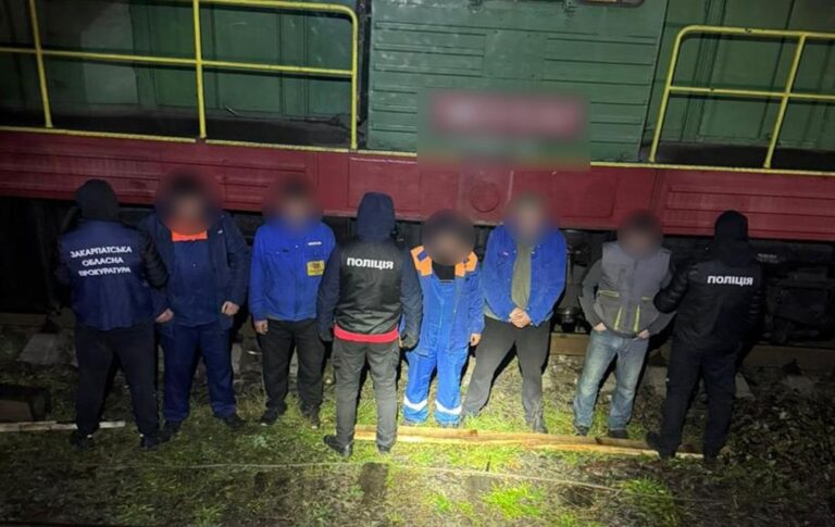 На Закарпатті працівники Укрзалізниці викрадали пальне з локомотивів