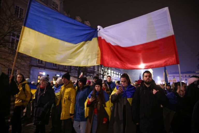 Польща прирівняє статус українських біженців до інших іноземців