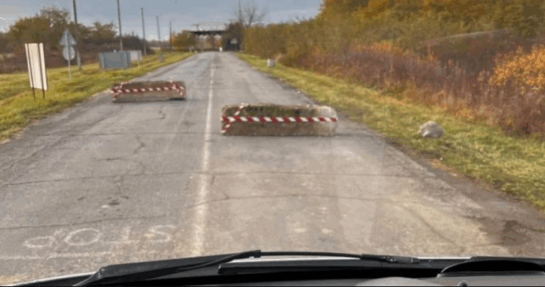 Прорив кордону: біля пунктів пропуску почали встановлювати бетонні блоки