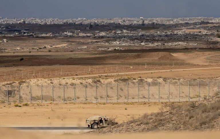 США побудують велику військову базу на кордоні з Газою