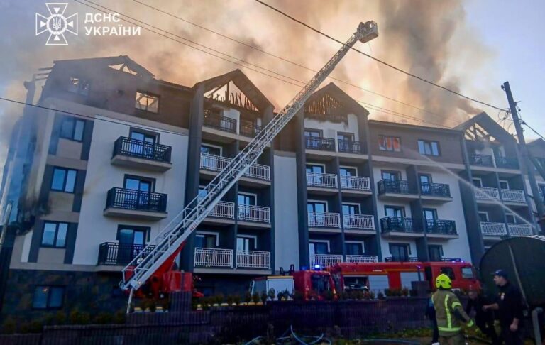У Буковелі спалахнула пожежа в готелі