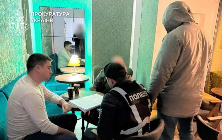 У Києві шахраї видурили мільйони на “лазерну зброю”