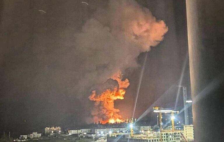 У Новоросійську палає нафтобаза