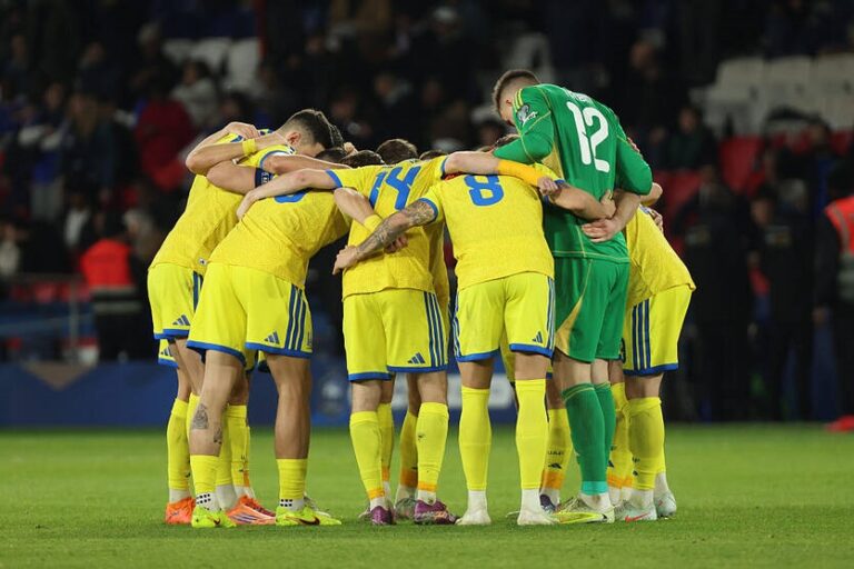 Україна представила склад на гру з Ісландією, втративши одного хавбека