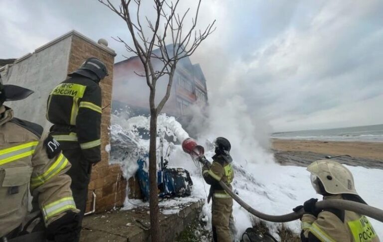 В Дагестані гелікоптер упав на житловий будинок: є загиблі й поранені