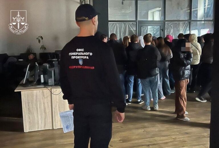 В Україні ліквідували мережу із 14 шахрайських кол-центрів