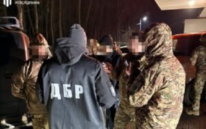 Затримано експосадовця ТЦК, який за гроші вивозив військових із частин