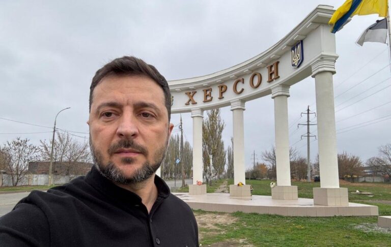 Зеленський у Херсоні пообіцяв захист від дронів РФ