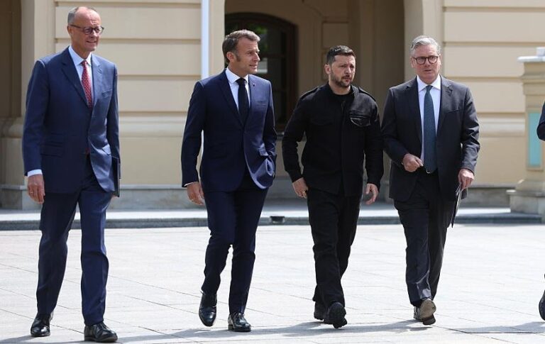 ЗМІ: Київ і ЄС прагнуть переписати “мирний план”