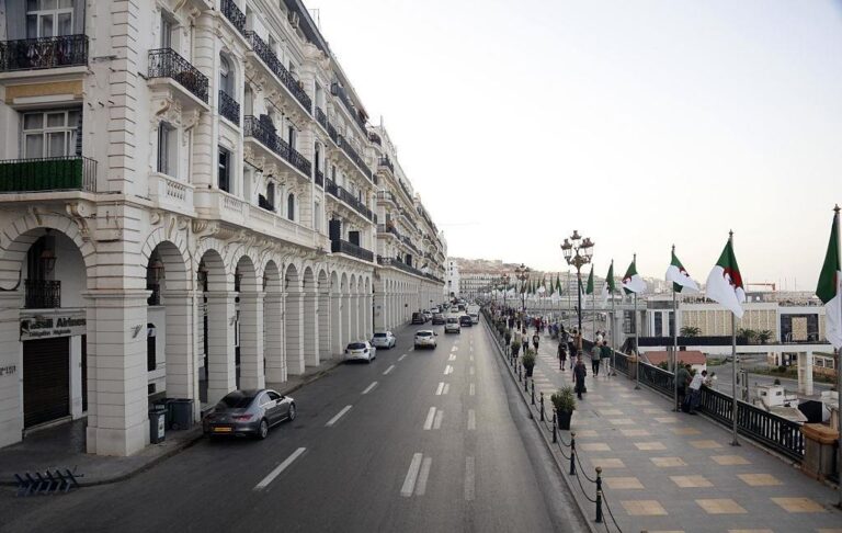 Алжир вимагає у Франції репарації “за злочини колоніалізму”