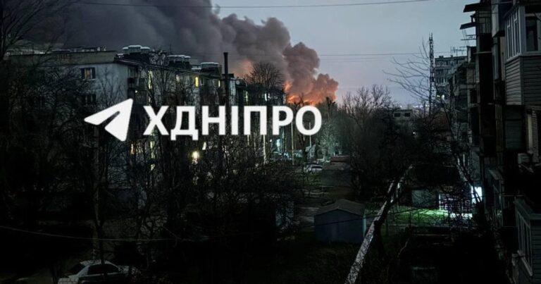 Атака РФ: Дніпро після вибухів накрив чорний дим