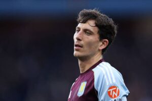 Барселона має намір повернути захисника національної збірної в Ла Лігу
