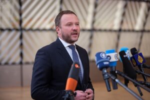 Новини світу - Естонія пообіцяла вбивати "зелених чоловічків" з РФ