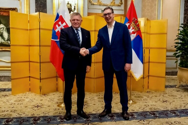 Фіцо поскаржився на невдалий старт саміту в Брюсселі і пошкоджений літак