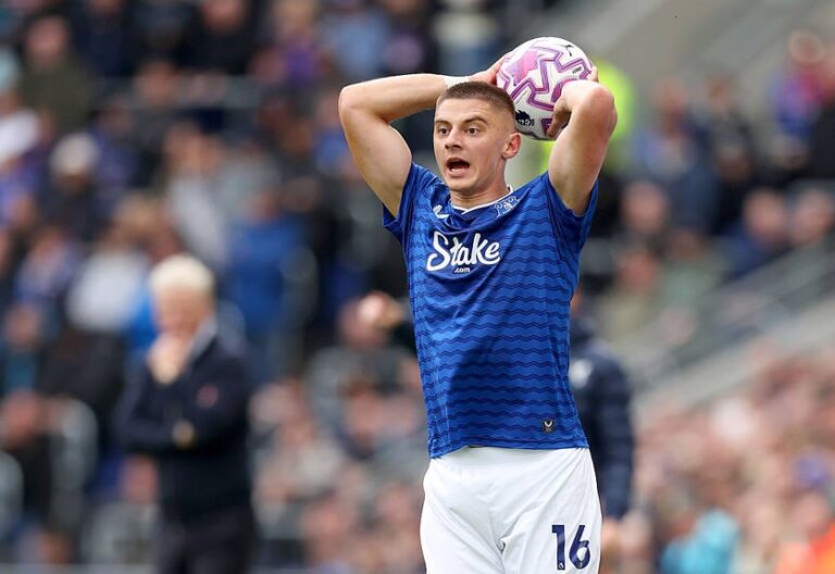 Головний тренер Евертона зробив заяву стосовно Миколенка