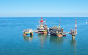 Новини України - На Каспії уражено третю нафтову платформу - ЗМІ