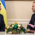 Навроцький подарував Зеленському книгу про Волинську трагедію