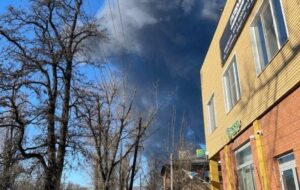 Новошахтинський НПЗ загорівся після “10 вибухів”