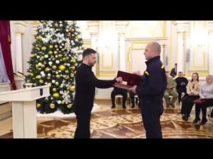 Президент України присвоїв звання Герой України рятувальнику ДСНС із Донеччини