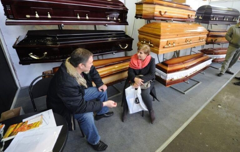 Похоронні бюро РФ збільшили дохід на тлі рекордних втрат росіян – соцмережі