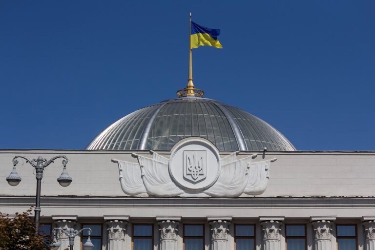 Російську виключили з переліку мов, які потребують особливого захисту