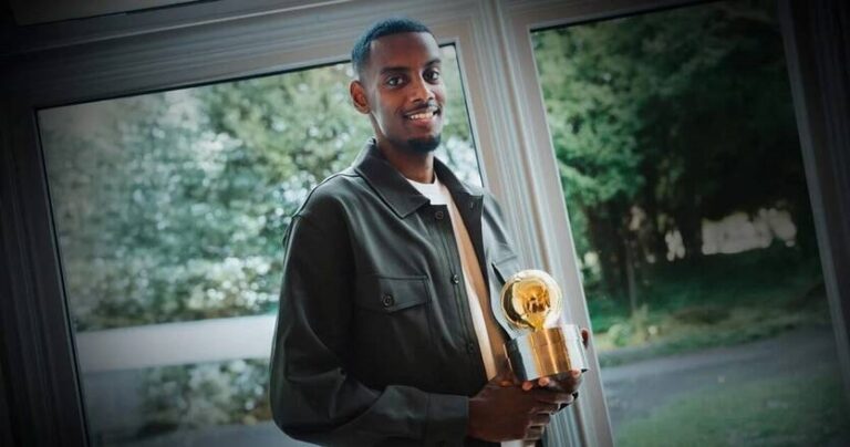 Шведи нагородили Александра Ісака Золотим м’ячем