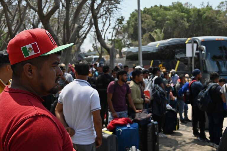 США пропонують нелегалам по 3000 доларів за “самодепортацію”