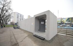 Новини Києва - У Києві встановили перше мобільне укриття
