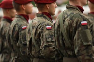 У Польщі стрімко зросла підтримка повернення військового призову