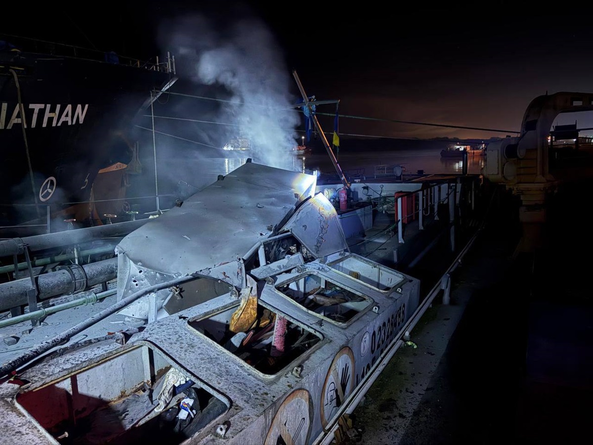 Новини України - У портах Одещини обстрілом пошкоджені елеватори та іноземні судна