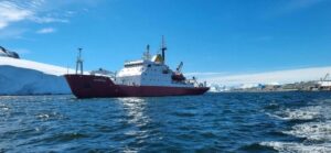 Новини світу - Український криголам Ноосфера вперше перетнув Південне полярне коло