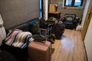 В Польщі українських біженців “виганяють” з державного житла – ЗМІ