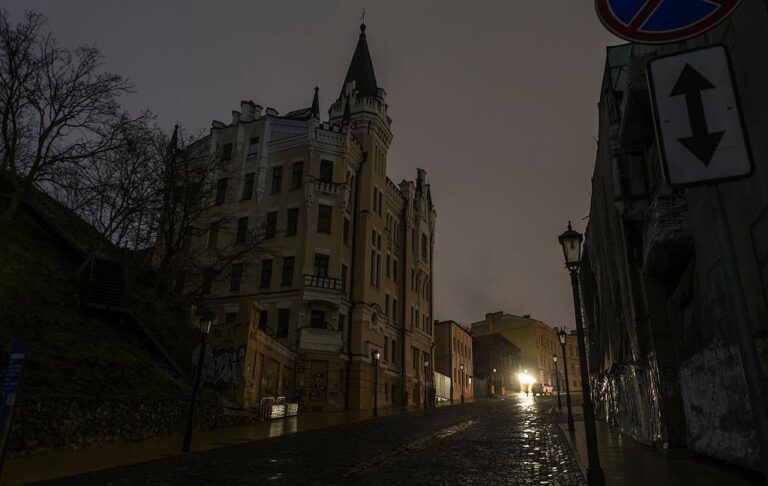 В Україні продовжили дію графіків відключень