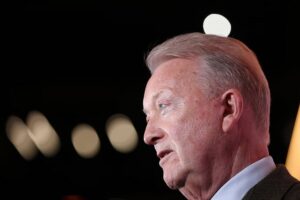 Новини спорту - Воррен уважає показовою відсутність реакції Джошуа на пропозицію про бій