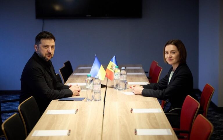 Зеленський і Санду провели переговори у Гаазі