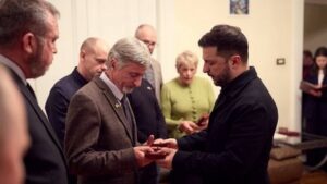 Новини України - Зеленський вручив нагороди сім’ям загиблих ірландських добровольців