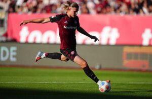 Баєр повертає українського форварда з оренди